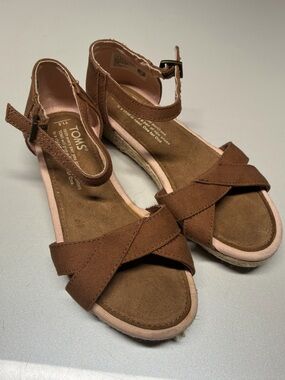 Toms kids Harper wedge sandal size 1.5